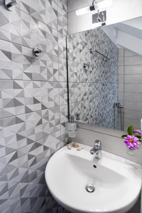 Bianco Stylish Maisonette نِكيانا المظهر الخارجي الصورة